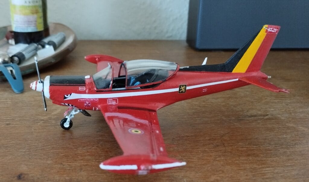 Photo of scale model of a Marchetti Belgian Red Devils